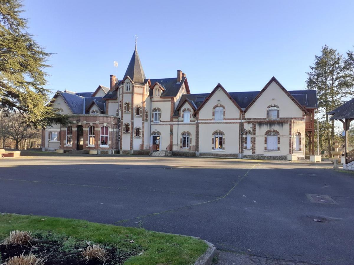 Hotel-Restaurant Domaine De La Grande Garenne Neuvy-sur-Barangeon Exterior foto