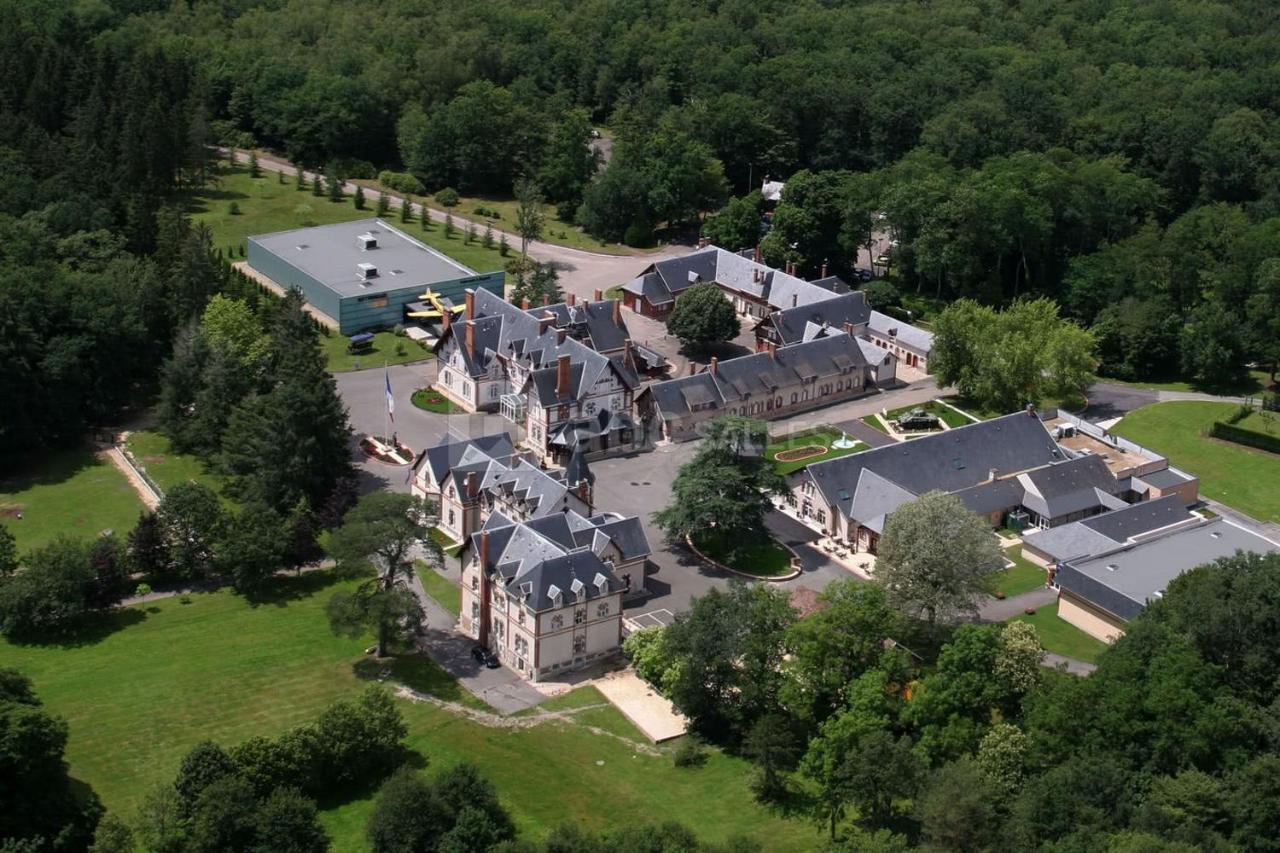 Hotel-Restaurant Domaine De La Grande Garenne Neuvy-sur-Barangeon Exterior foto