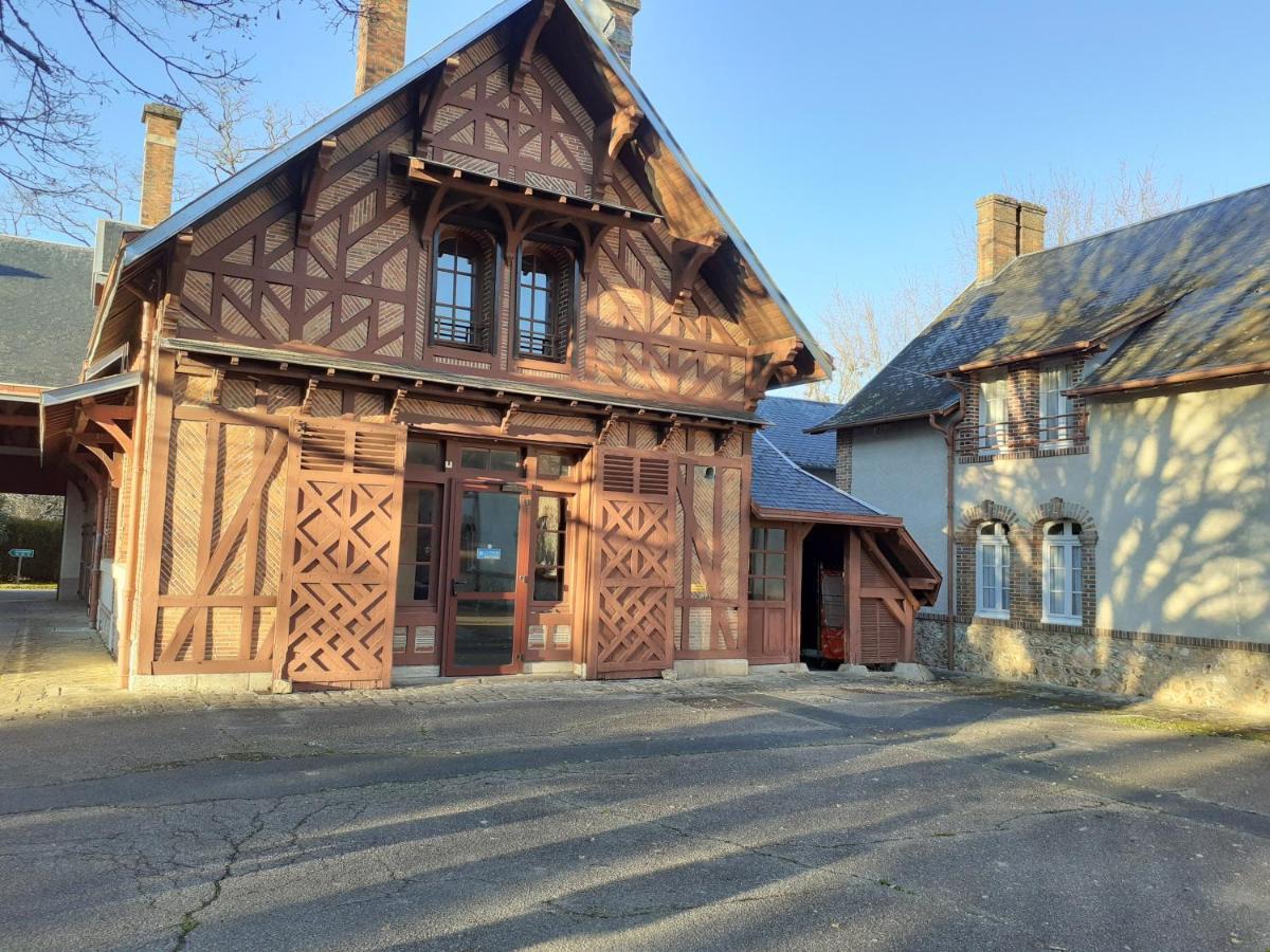 Hotel-Restaurant Domaine De La Grande Garenne Neuvy-sur-Barangeon Exterior foto